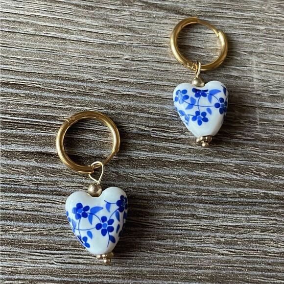 VintageāitalianāstyleāhoopāearringsāA117 - Picture 2 of 3